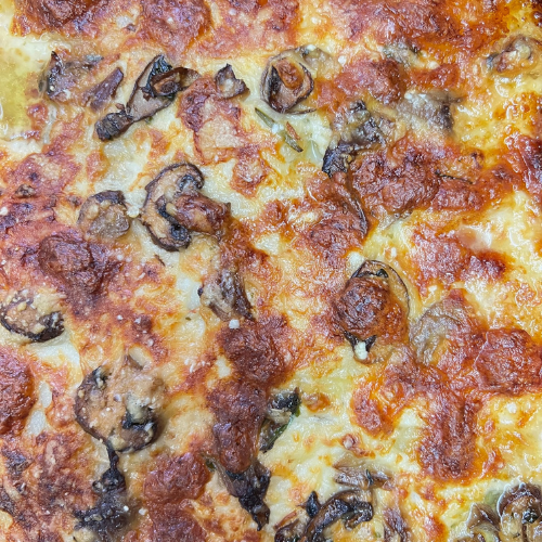 Dettaglio lasagna di verdure con funghi
