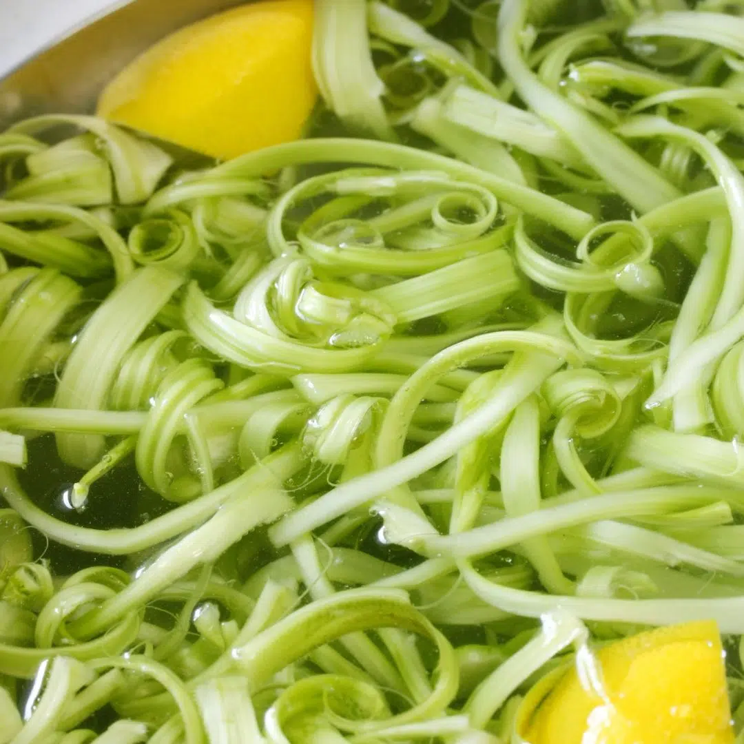 Puntarelle in acqua, ghiaccio e limone